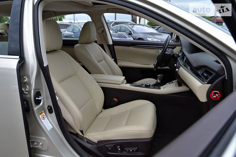 Седан Lexus ES 2016 в Харкові