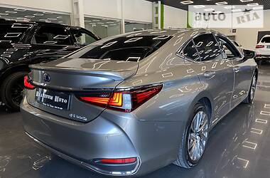 Седан Lexus ES 2018 в 