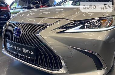 Седан Lexus ES 2018 в 