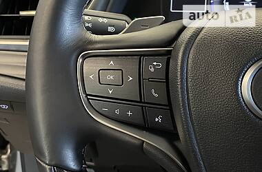 Седан Lexus ES 2018 в 