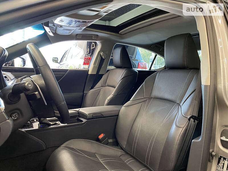 Седан Lexus ES 2018 в Одесі