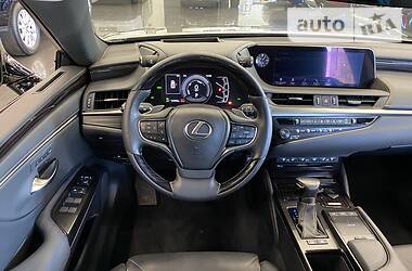 Седан Lexus ES 2018 в 
