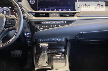 Седан Lexus ES 2018 в 