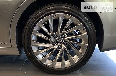 Седан Lexus ES 2018 в 