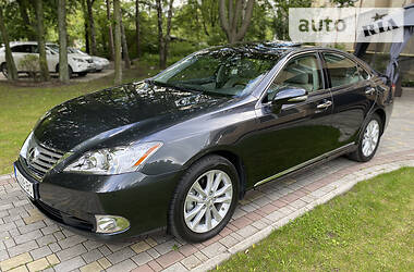 Седан Lexus ES 2011 в Умані