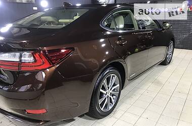 Седан Lexus ES 2018 в Киеве