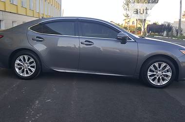 Седан Lexus ES 2013 в Полтаве