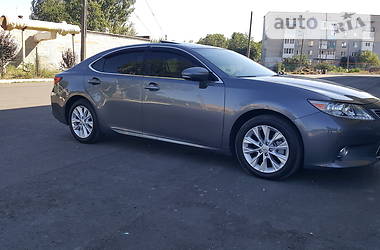 Седан Lexus ES 2013 в Полтаве