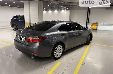 Седан Lexus ES 2014 в Киеве