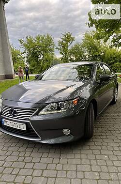 Седан Lexus ES 2012 в Львові