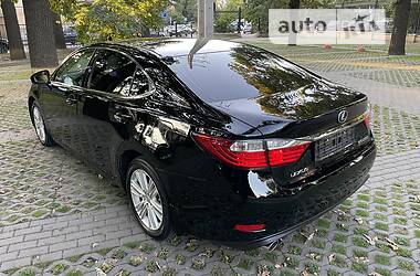 Седан Lexus ES 2013 в Харкові