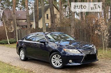 Седан Lexus ES 2015 в Киеве