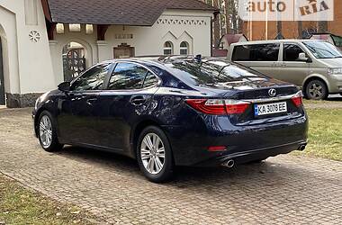 Седан Lexus ES 2015 в Киеве