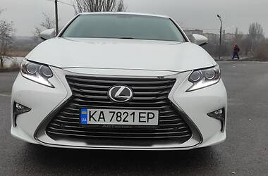 Седан Lexus ES 2017 в Мукачево