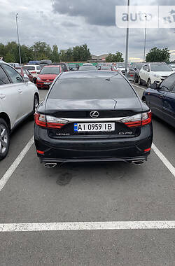 Седан Lexus ES 2016 в Киеве