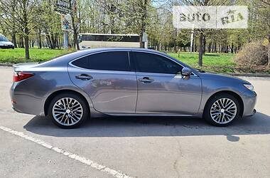 Седан Lexus ES 2013 в Умани