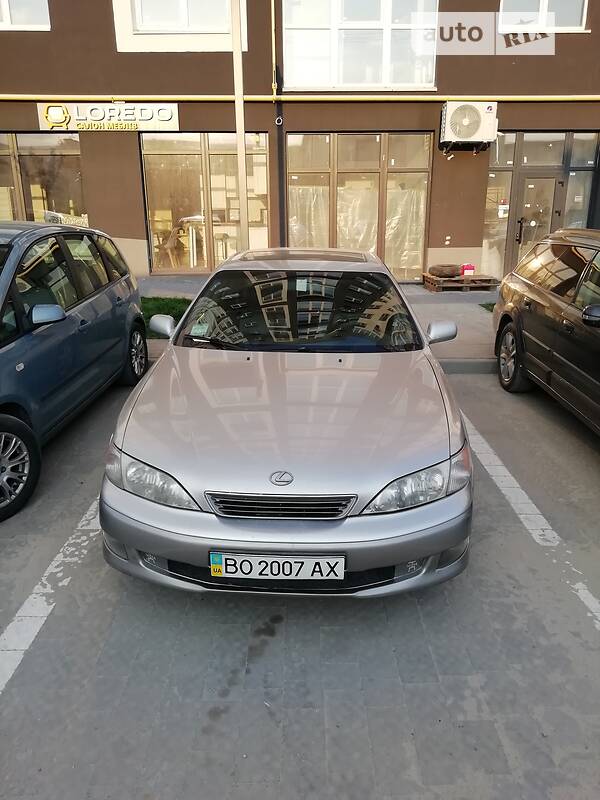 Седан Lexus ES 1999 в Львове