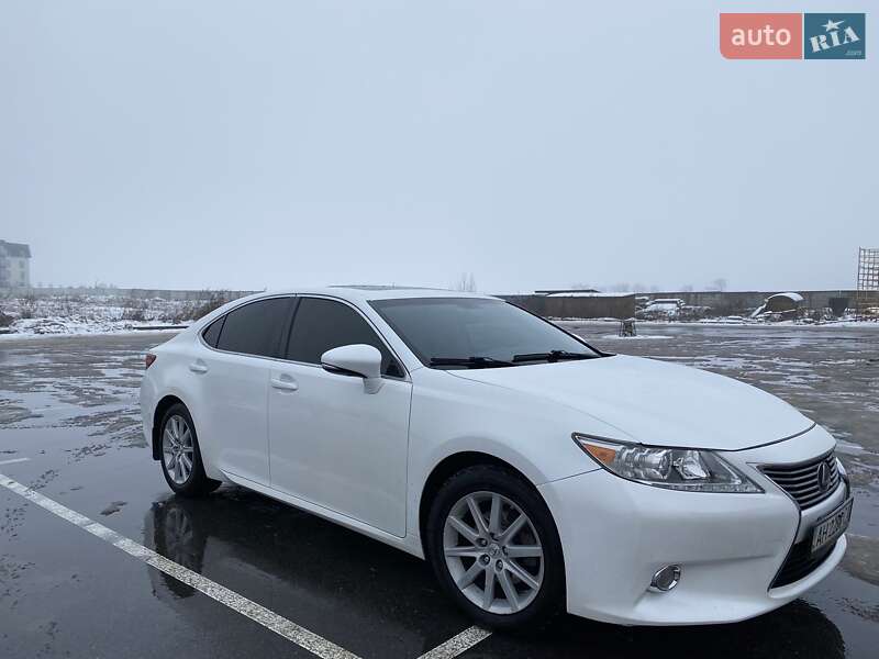 Седан Lexus ES 2014 в Киеве