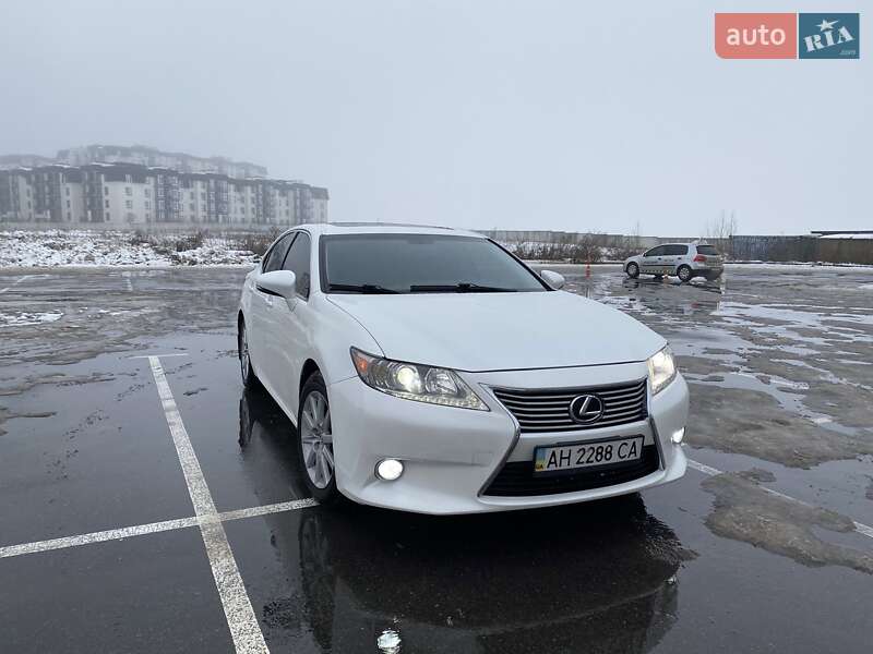 Седан Lexus ES 2014 в Киеве фото 39 Седан Lexus ES 2014 в Киеве