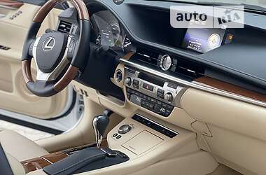 Седан Lexus ES 2014 в Ивано-Франковске