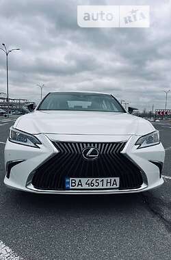 Седан Lexus ES 2020 в Києві