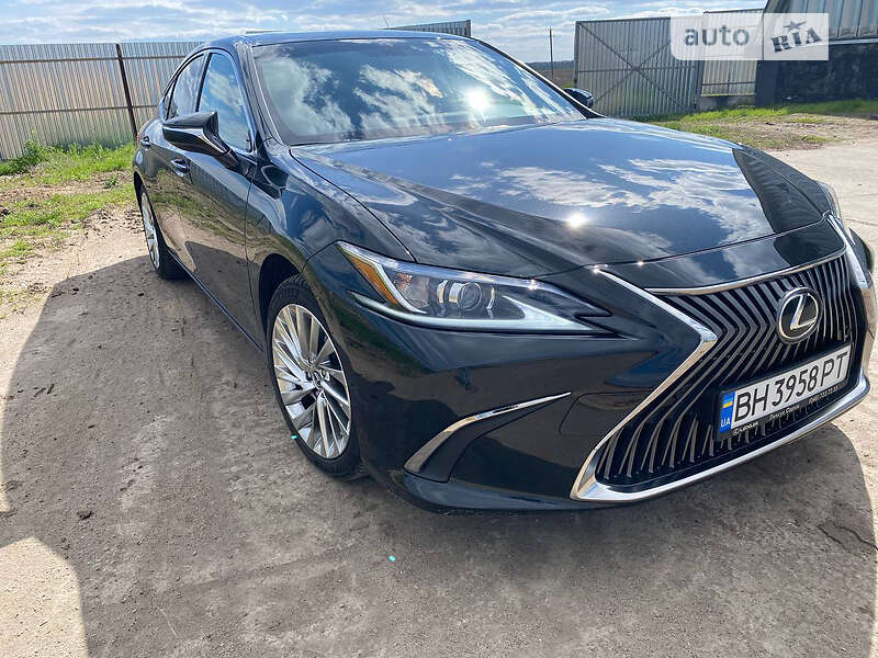 Седан Lexus ES 2019 в Киеве