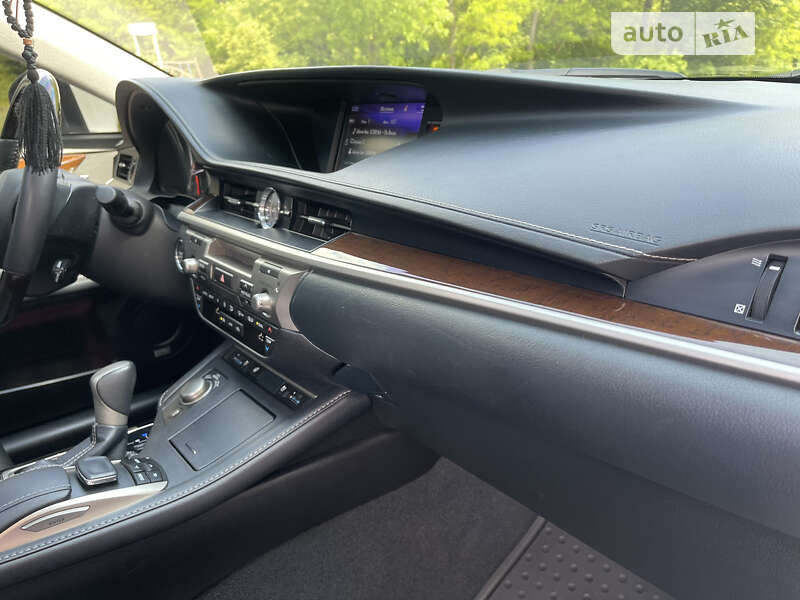 Седан Lexus ES 2017 в Запорожье