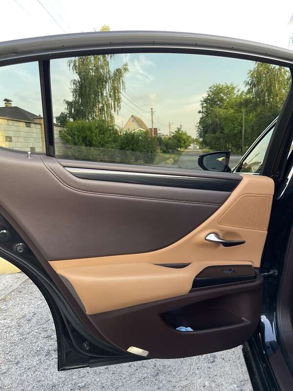 Седан Lexus ES 2019 в Києві
