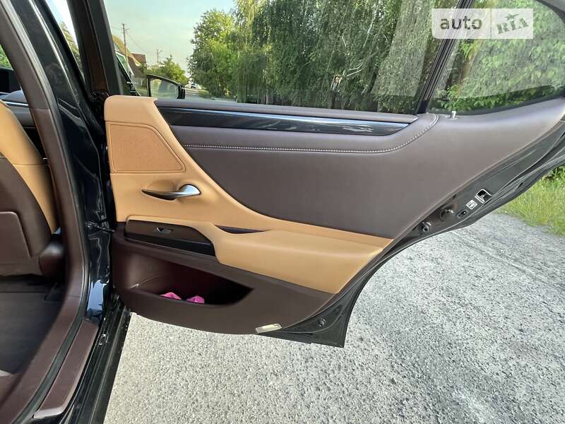 Седан Lexus ES 2019 в Києві