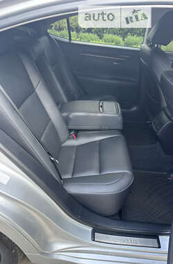 Седан Lexus ES 2013 в 