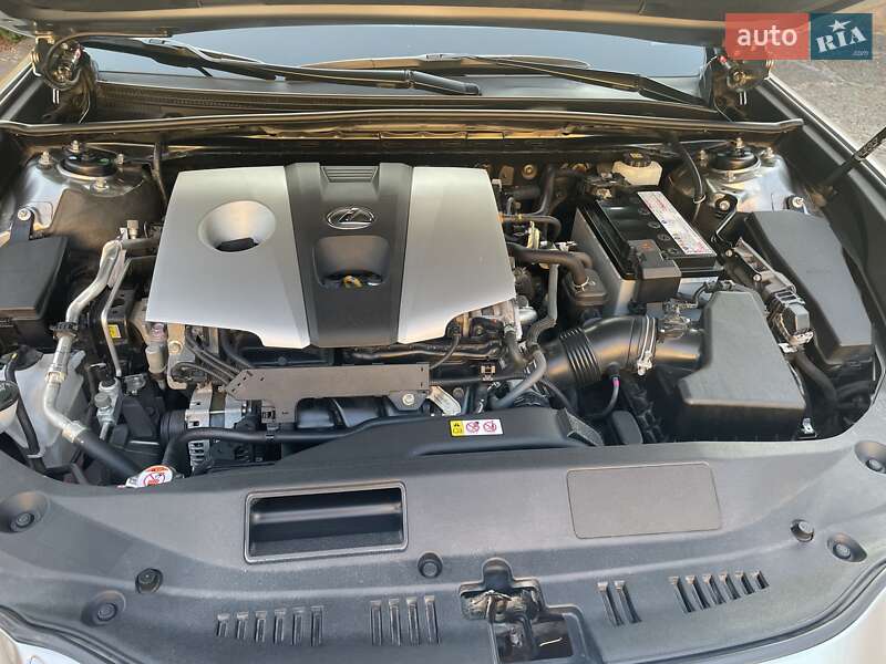 Седан Lexus ES 2019 в Тернополе