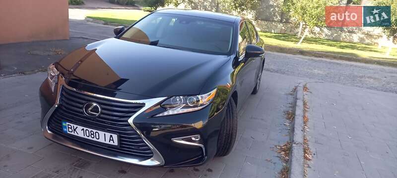 Седан Lexus ES 2016 в Ровно