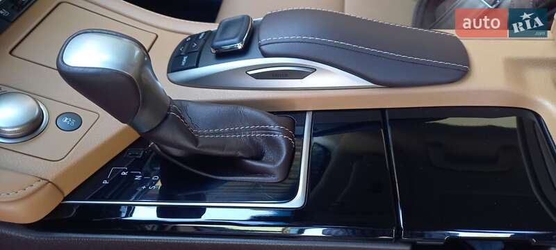 Седан Lexus ES 2016 в Ровно