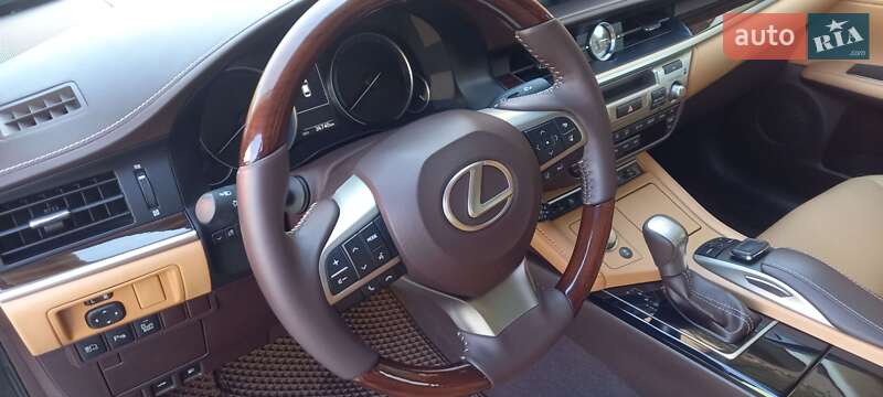 Седан Lexus ES 2016 в Ровно