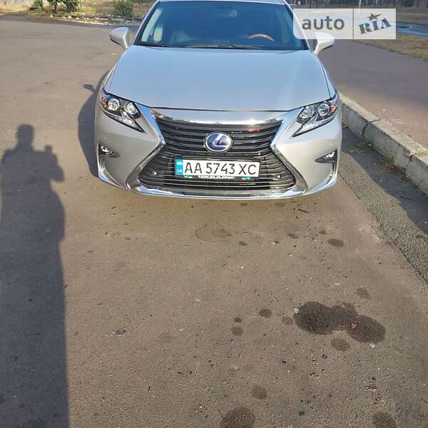 Седан Lexus ES 2014 в 