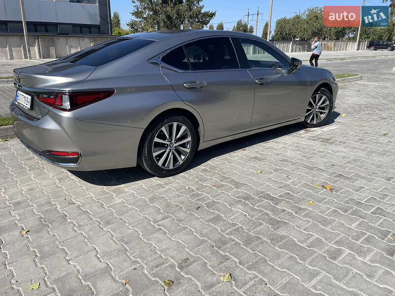 Седан Lexus ES 2019 в Тернополе