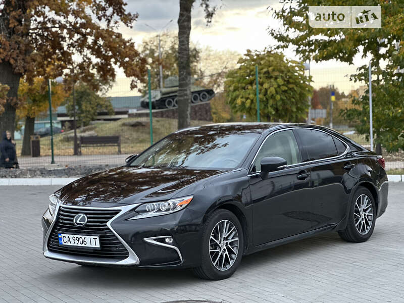 Седан Lexus ES 2015 в Умані