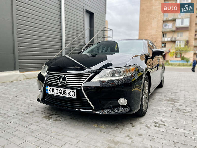 Седан Lexus ES 2013 в Вараше