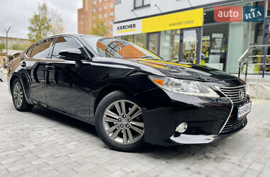 Седан Lexus ES 2013 в Вараше