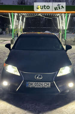 Седан Lexus ES 2013 в Ровно