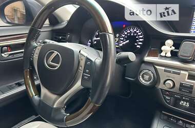 Седан Lexus ES 2013 в Виннице