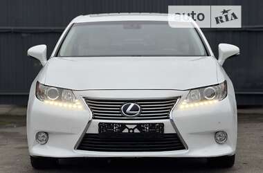 Седан Lexus ES 2014 в Киеве