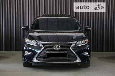 Седан Lexus ES 2018 в Киеве