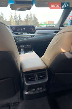 Седан Lexus ES 2019 в 