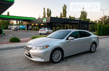 Седан Lexus ES 2012 в Кременчуці