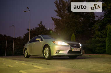 Седан Lexus ES 2012 в Кременчуці