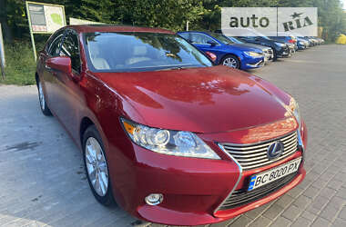 Седан Lexus ES 2013 в Львове