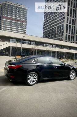 Седан Lexus ES 2013 в Киеве