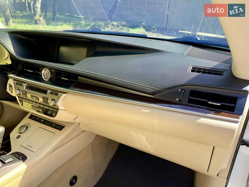 Седан Lexus ES 2013 в Кропивницькому