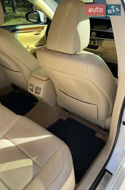 Седан Lexus ES 2013 в Кропивницком